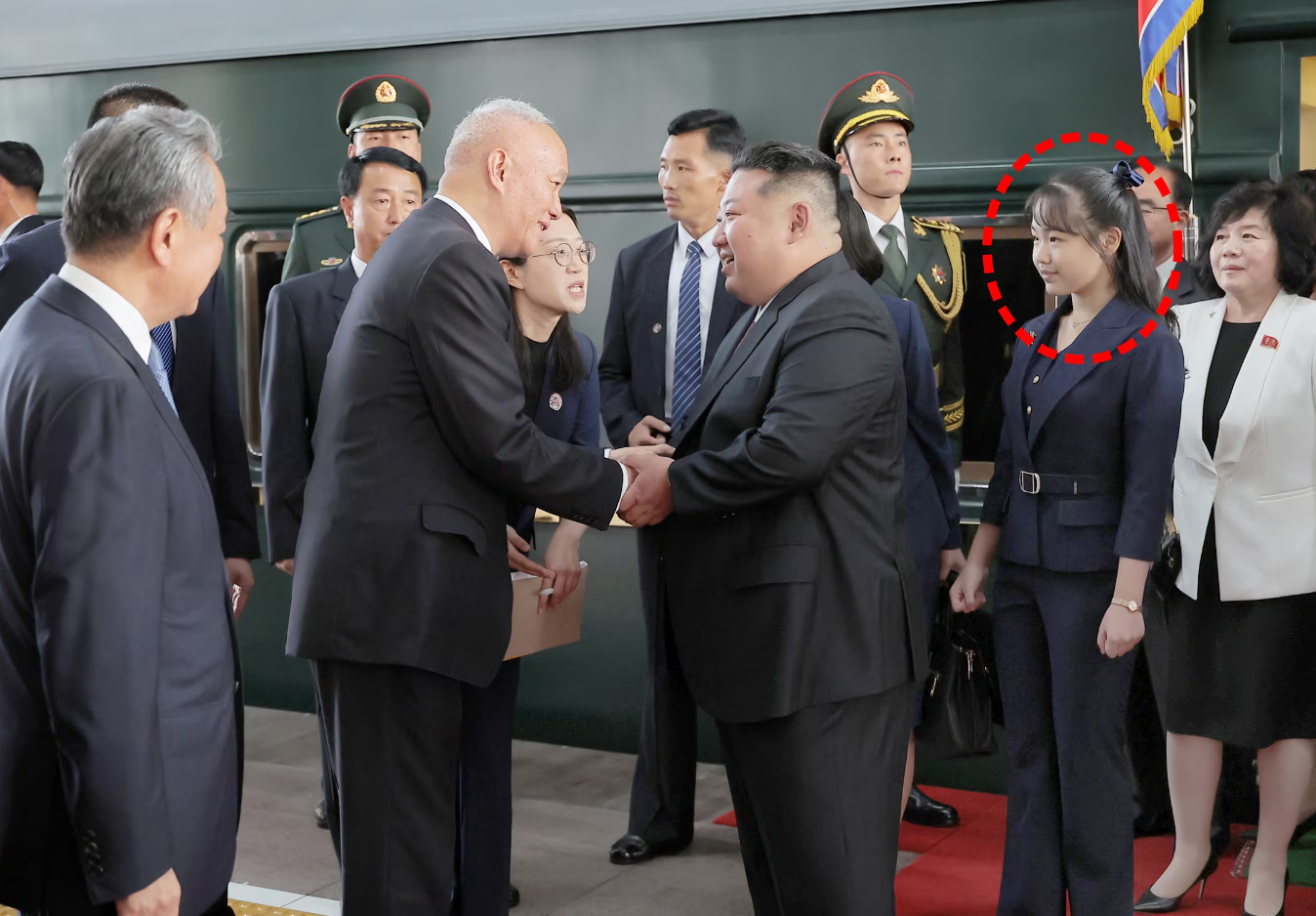 ▲▼北韓官媒公開相片，證實金主愛隨同其父親金正恩訪中。（圖／翻攝自朝中社）