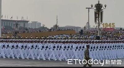 陸93閱兵/天安門現況曝光!媒體安檢「禁口紅」 徒步方隊集結演練