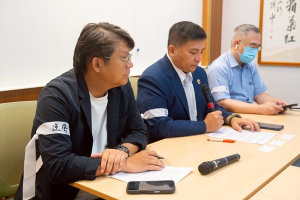 ▲針對台亞風能擬在台東、宜蘭等海岸推動風電開發案，黃建賓、吳宗憲等舉行協調會。（圖／黃建賓辦公室提供）