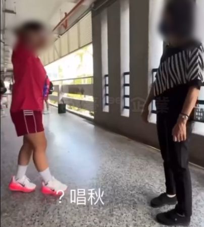 ▲台南市１所高中附設國中部的3名國中女生，疑因不滿下課逗留教室前被老師規勸早點回家，竟以十分惡劣態度怒嗆辱罵老師，整過程被網友上傳網路平台。（圖／翻攝自黑豪家族）