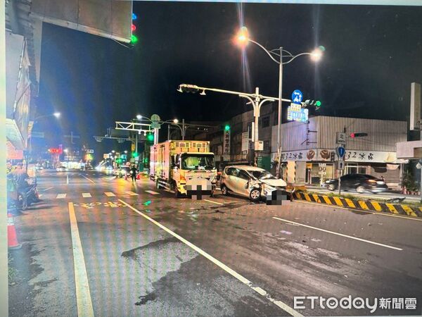 ▲枋寮鄉臺1線建興路口1日晚交通事故。（圖／記者陳崑福翻攝）