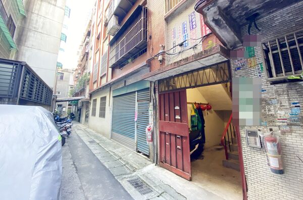 ▲法務部執行署桃園分署今天下午舉行聯合拍賣會，桃園區永安路一處五層樓建物順利以1920萬元標出。（圖／桃園分署提供）