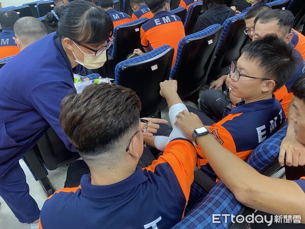 ▲麻豆新樓醫院攜手第二救災救護大隊舉辦多重外傷教育訓練。（記者林東良翻攝，下同）