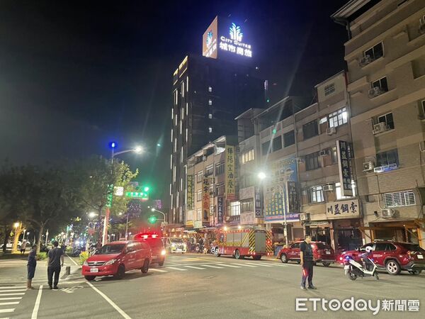 ▲▼ 快訊／施工打翻松香水！高雄民宅驚傳火警，一家7口燒燙傷送醫。（圖／記者吳世龍翻攝）