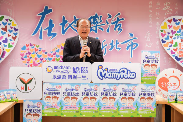 ▲嬌聯、南六企業捐2萬包防蚊濕巾。（圖／新北市社會局提供）