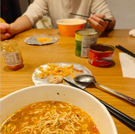 ▲▼Summer和老蕭直至深夜才吃第一餐。（圖／翻攝自Summer ＩＧ）