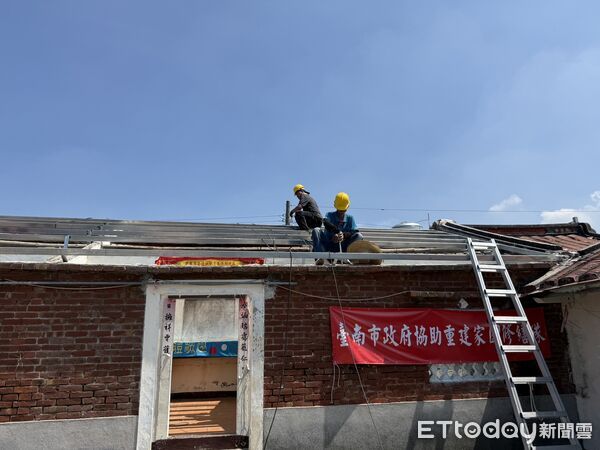 ▲台南市府加速風災屋損慰助金核撥，弱勢戶優先修繕中。（記者林東良翻攝，下同）