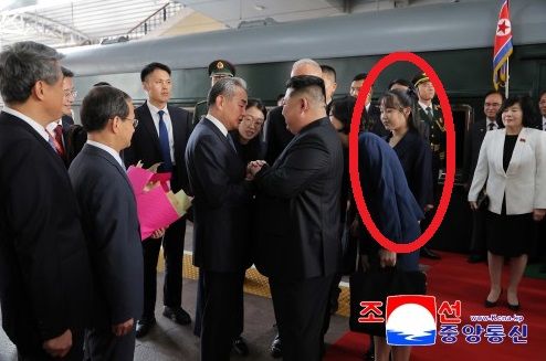 ▲▼北韓官媒公開相片，證實金主愛隨同其父親金正恩訪中。（圖／翻攝自朝中社）