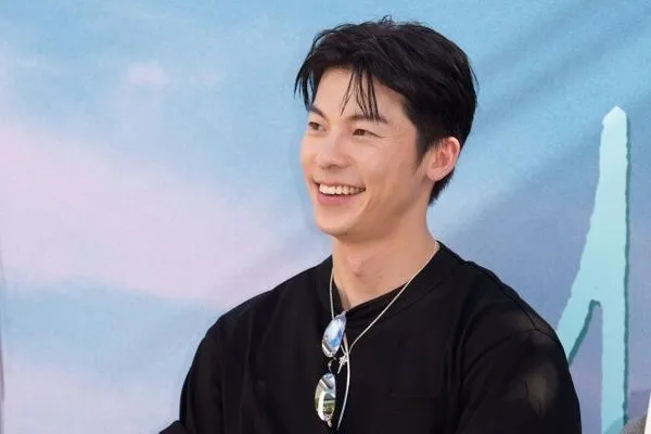 ▲《他年她日》監製張艾嘉、導演龔兆平、製作暨藝術總監文念中與許光漢、袁澧林亮相合體。（圖／甲上提供）