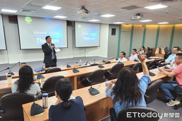 ▲敏實科技大學邀請藝群醫美集團董事長王正坤醫師分享品牌經營理念，現場互動熱烈。（記者林東良翻攝，下同）