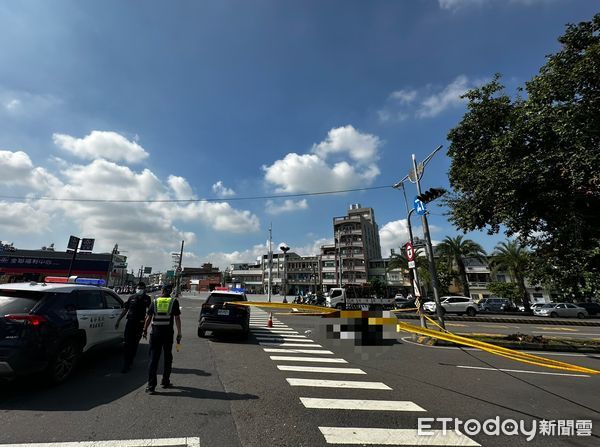 ▲高雄水泥車撞機車，騎士當場慘死。（圖／記者賴文萱翻攝）