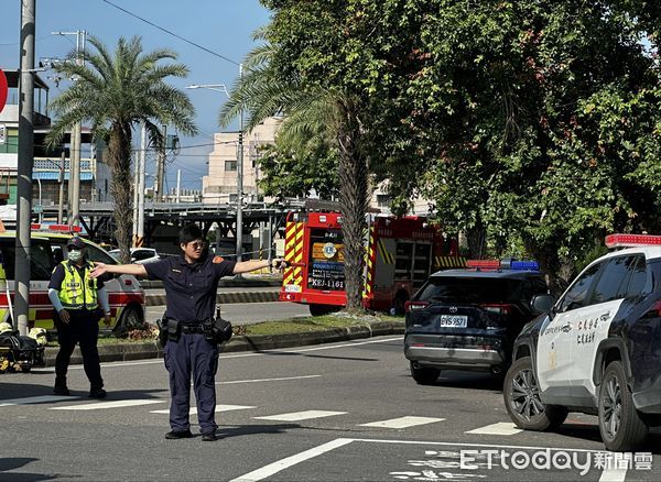 ▲高雄水泥車撞機車，騎士當場慘死。（圖／記者賴文萱翻攝）