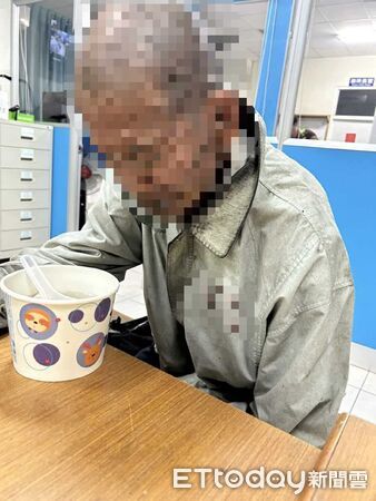 ▲屏東警分局員警協助找到胡姓阿北。（圖／記者陳崑福翻攝）