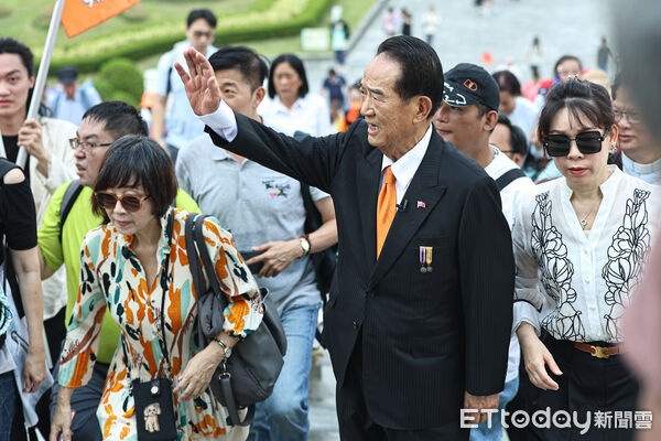 ▲親民黨主席宋楚瑜出席抗戰勝利紀念活動並向先總統蔣公及國軍致敬。（圖／記者林敬旻攝）