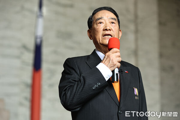 ▲親民黨主席宋楚瑜出席抗戰勝利紀念活動並向先總統蔣公及國軍致敬。（圖／記者林敬旻攝）