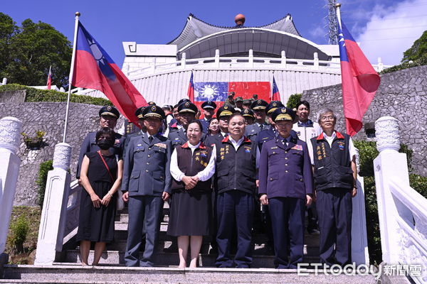 ▲▼縣長徐榛蔚擔任主祭官率縣府局處首長、各機關部隊首長及殉職將士遺眷向英勇犧牲的烈士致上最崇高的敬意與深切的追思。（圖／花蓮縣政府提供，下同）