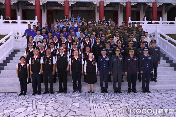 ▲▼縣長徐榛蔚擔任主祭官率縣府局處首長、各機關部隊首長及殉職將士遺眷向英勇犧牲的烈士致上最崇高的敬意與深切的追思。（圖／花蓮縣政府提供，下同）