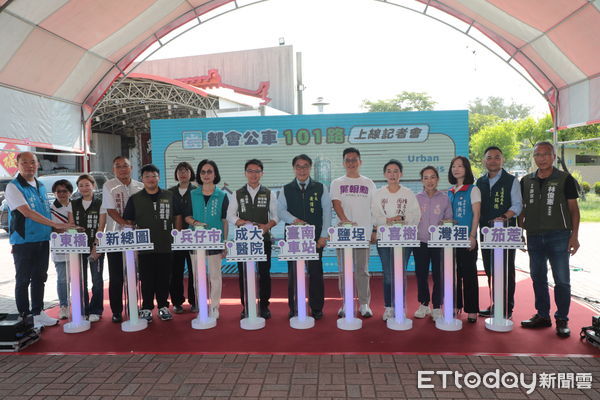 ▲台南市長黃偉哲3日主持101都會公車啟航儀式，宣布成大醫院直通高雄茄萣正式上路。（記者林東良翻攝，下同）