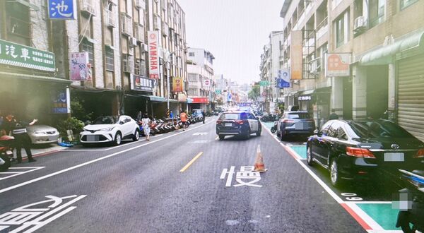 ▲新北市籍陳姓男子去年7月施用安毒後無照開車上路，在桃園市龜山區自強東路追撞腳踏車騎士導致傷重不治，警方到現場處理。（資料照／龜山警方提供）