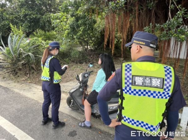 ▲東港警分局展開無號誌路口大執法。（圖／記者陳崑福翻攝）