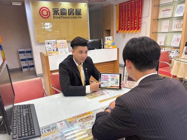 服務做到心坎裡 永慶房屋陳翊昇店長收穫客戶滿滿好評（圖／永慶房屋提供）
