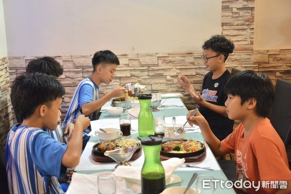 ▲台東關山國小籃球隊全國賽奪第五名。（圖／記者楊晨東翻攝）