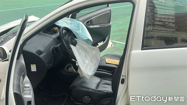 ▲台中某國中老師校園內駕車自撞。（圖／記者許權毅攝）