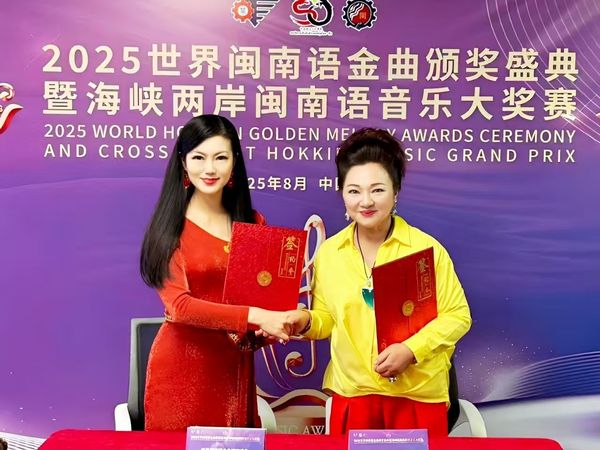 ▲白冰冰(右)、陳飛攜手希望發掘更多優秀的閩南語歌手。（圖／長興影視）