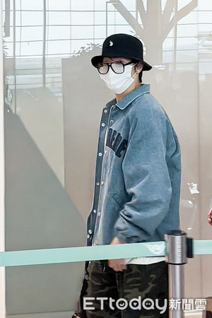 ▲▼東海、銀赫戴口罩現身。（圖／讀者提供）