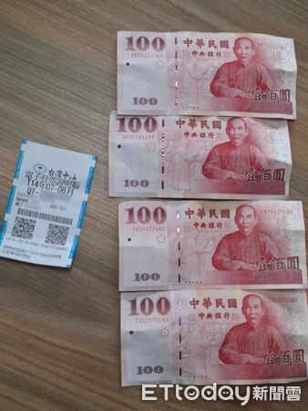 ▲▼警方在30分鐘即連絡上掉錢的失主（右）。（圖／警方提供，下同）