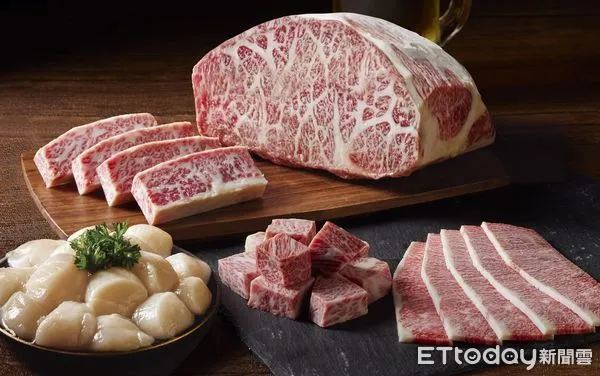 ▲肉次方推A5和牛吃到飽「2000元有找」　4人同行套餐免費升級。（圖／記者黃士原攝）