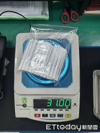 ▲▼            澎湖警經長期跟監逮到一名販毒男子，身上查獲多種毒品。（圖／記者陳洋翻攝，下同）