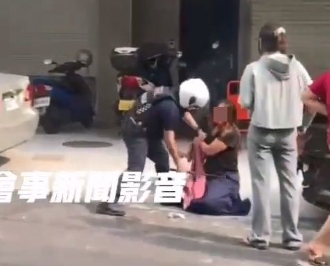 ▲▼1名逃逸女移工逆向蛇行狂飆，最後還抓傷員警。（圖／翻自社會事新聞影音）