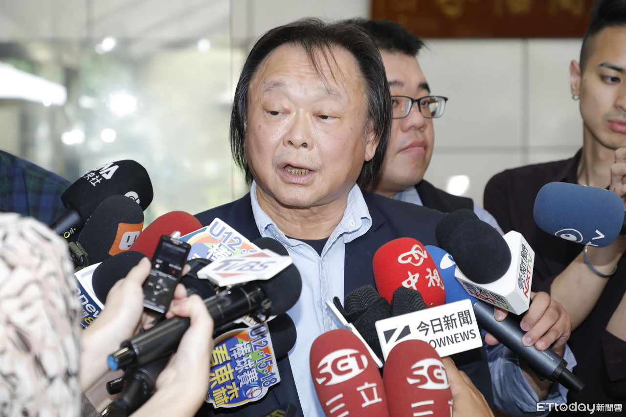 若私下遇到徐巧芯會願意合照？　王世堅：只要她不比中指我都ok