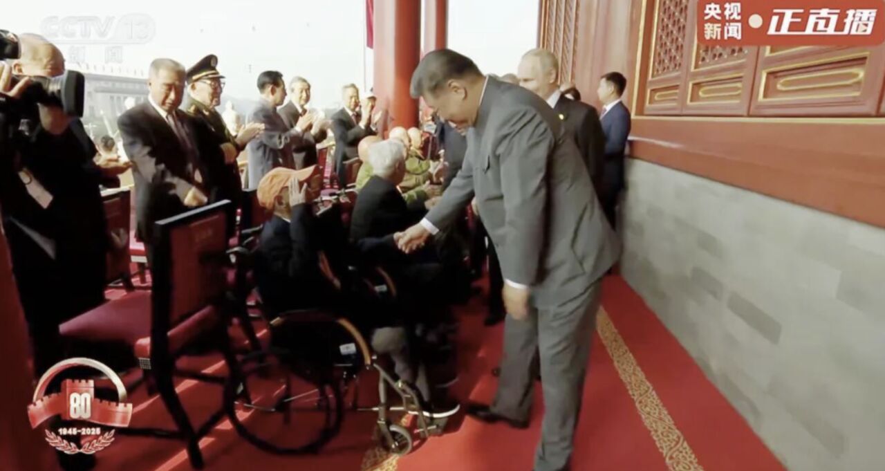 習近平城樓上握手的百歲老兵　曾為國軍土木系79軍一員參與常德會戰