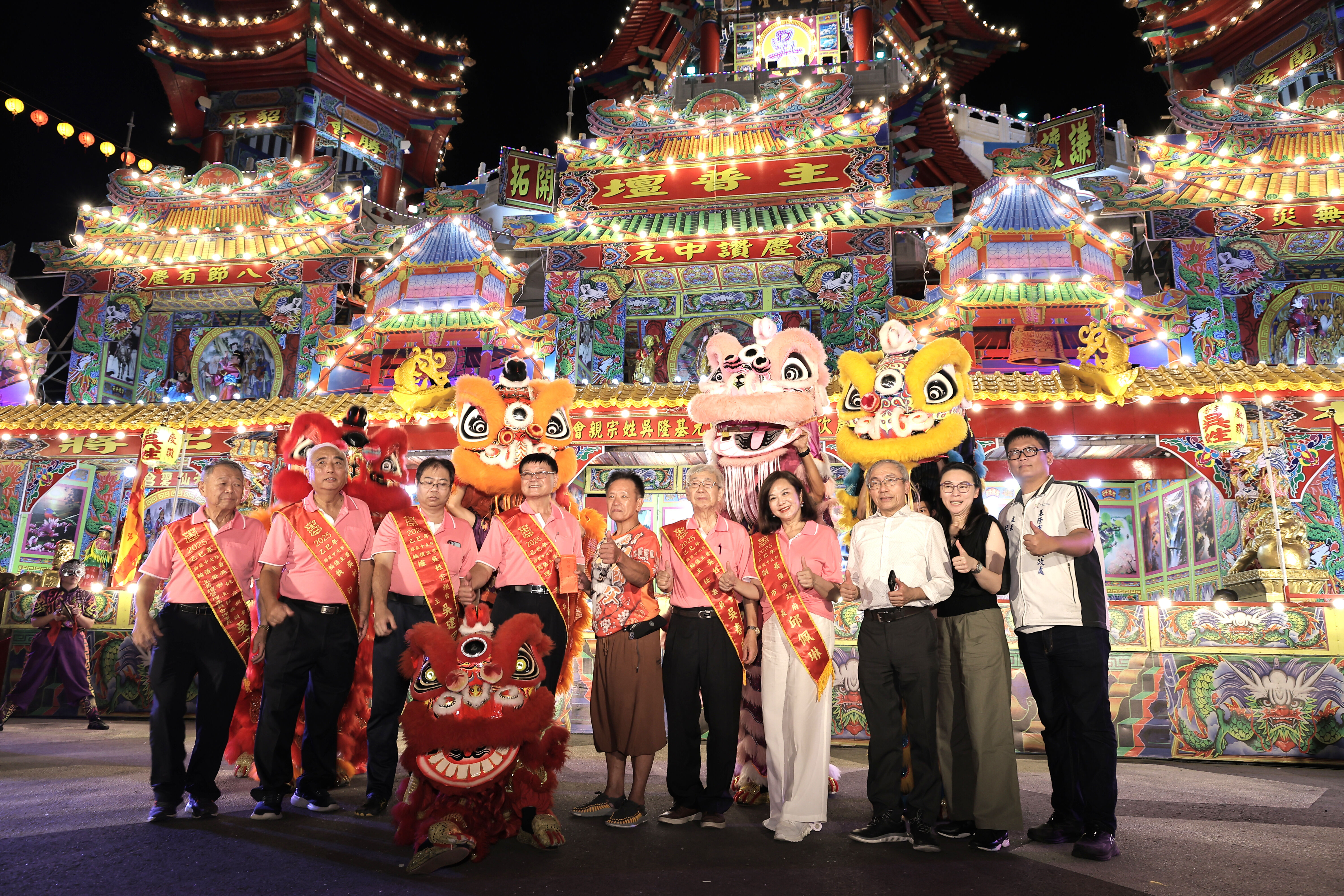 ▲鷄籠中元祭主普壇開燈放彩。（圖／記者郭世賢翻攝）