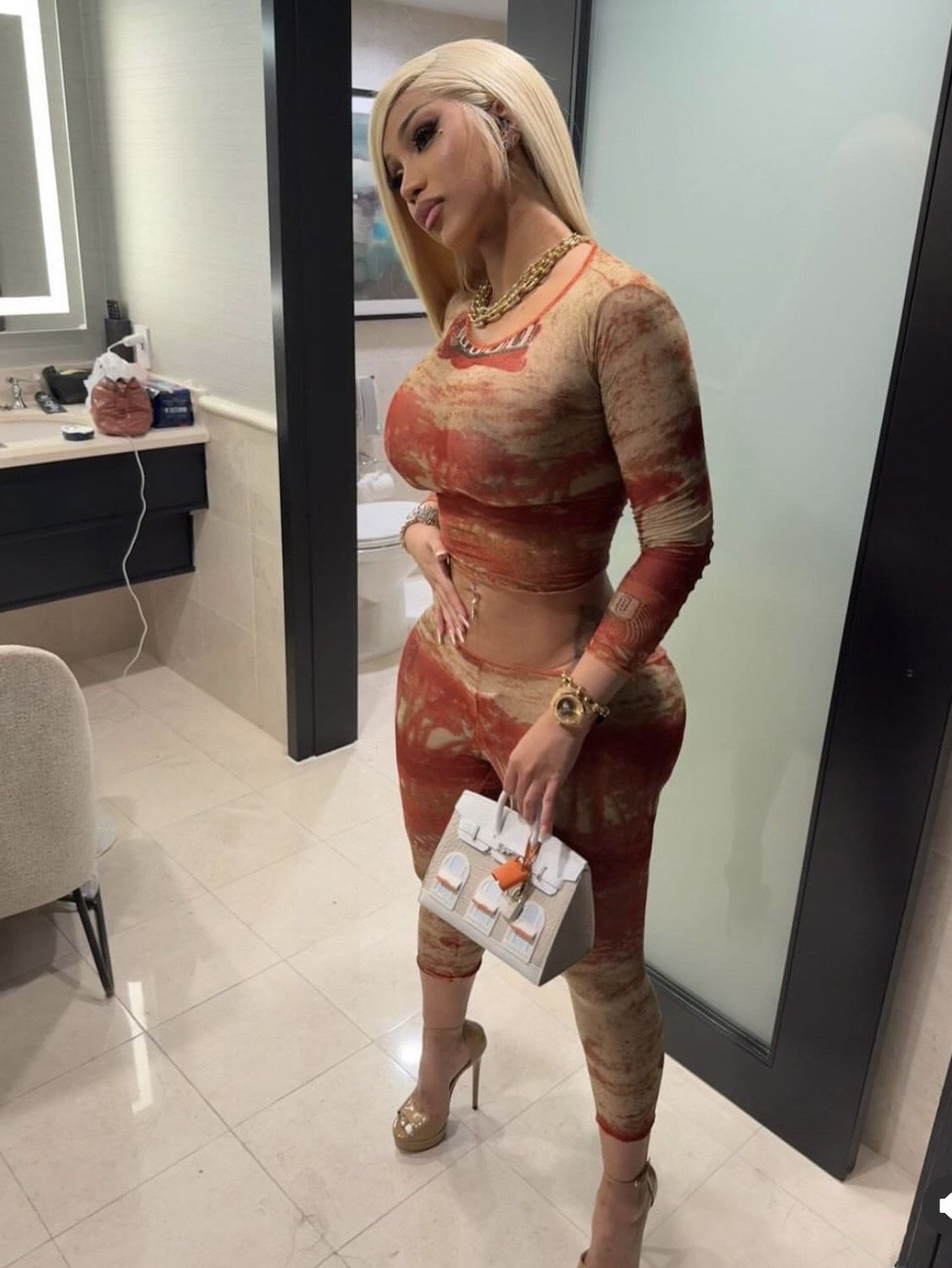 ▲▼ Cardi B           。（圖／翻攝IG）