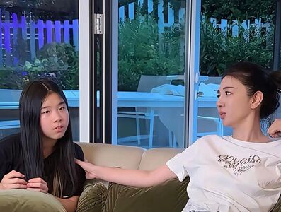 星二代韓國當練習生崩潰!黃奕女兒「長相被嫌棄」 她護短遭網暴