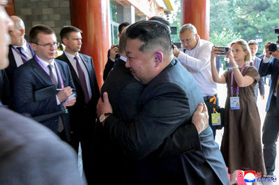 金正恩大抱普丁! 承諾全力支持俄羅斯和俄軍:這是兄弟義務