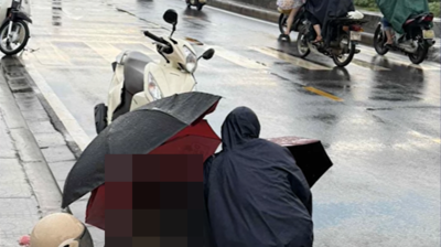坐機車遭雷劈！安全帽燒焦「裂成兩半」　26歲越女當場喪命
