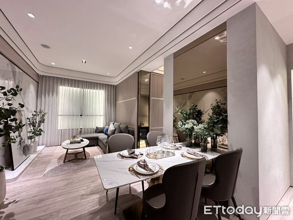 ▲▼ 2025年在房市動盪下，富旺國際（6219）上半年逆勢開出沙鹿案「心海綻」、彰化和美「W行館」2案，總推案金額約40億元，而銷售中個案還有西區「千蘊」，2026上半年更有2大台中市區案將進場，面對市況，富旺國際總經理林祐任認為，房市已出現一絲曙光。觀察富旺國際上半年逆勢開出沙鹿案「心海綻」基地位於沙鹿新站特區，規劃2、3房產品、共188戶，鎖定首購、首換與中科通勤族。彰化和美「W行館」鄰近金馬、三民商圈，規劃22~36坪，同樣是2、3房產品。實際上，台中市上市櫃建商預計進場的預售大案