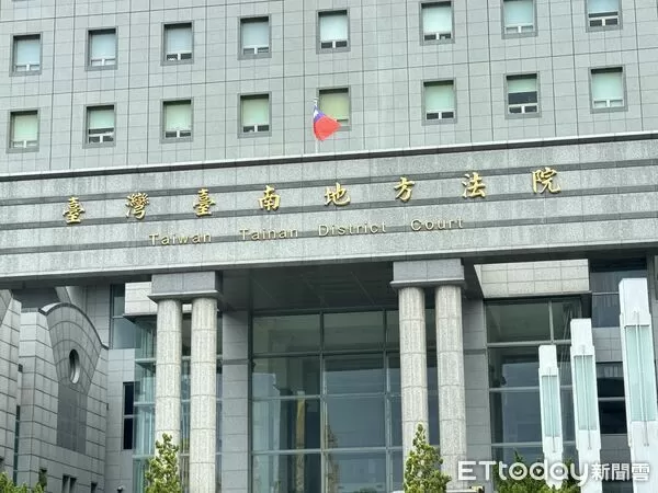 ▲台南地院3日下午開庭審理台鹽綠能弊案，傳喚證人黃順天律師作證。（記者林東良攝）
