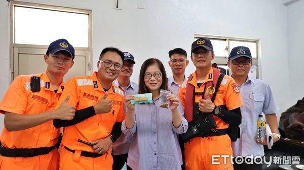 ▲93軍人節慰勞海巡尖兵 管碧玲赴宜蘭致贈加菜金。（圖／記者郭世賢翻攝）