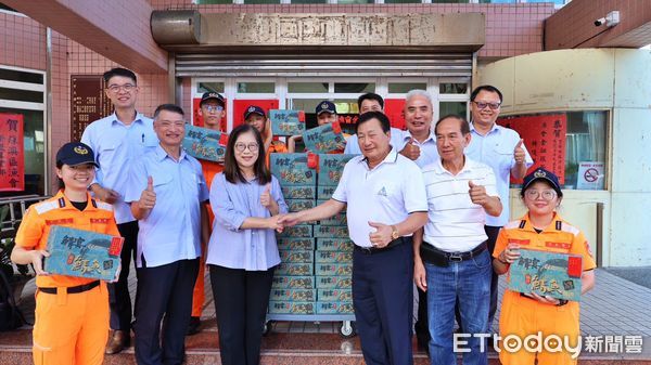 ▲93軍人節慰勞海巡尖兵 管碧玲赴宜蘭致贈加菜金。（圖／記者郭世賢翻攝）