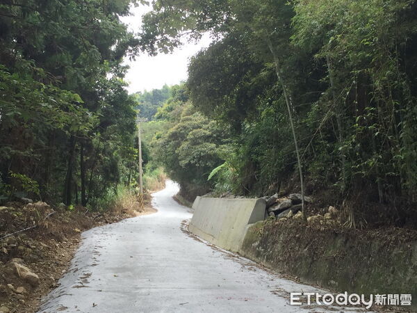 ▲人倫林道於民國50年12月28日通車啟用，此林道皆由分發至巒大林區管理處的榮民所施工。（圖／林業保育署南投分署提供）