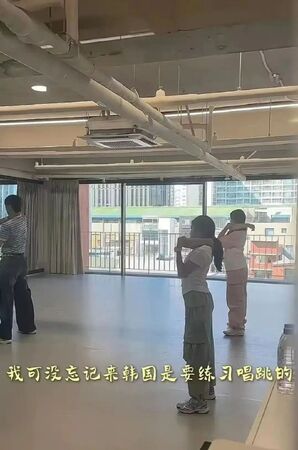 黃芊玲的練舞影片曝光後，網友狂酸她的顏值與歌舞實力都不足當偶像，演變成大型網暴。（微博圖片）