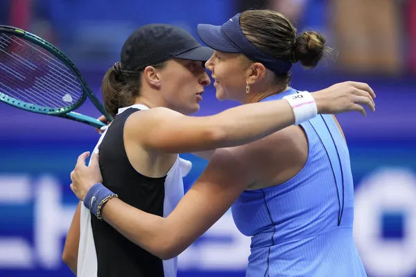 ▲復仇溫布頓「雙貝果」成功！　阿尼西莫娃直落二擊退斯威雅蒂晉級美網4強。（圖／達志影像／美聯社）