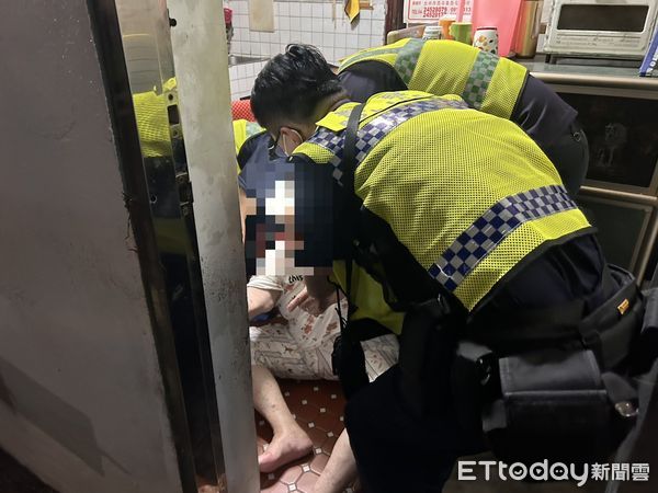 ▲▼台中市一名百歲獨居阿嬤跌坐廚房，按蜂鳴器向外求救。（圖／民眾提供，下同）