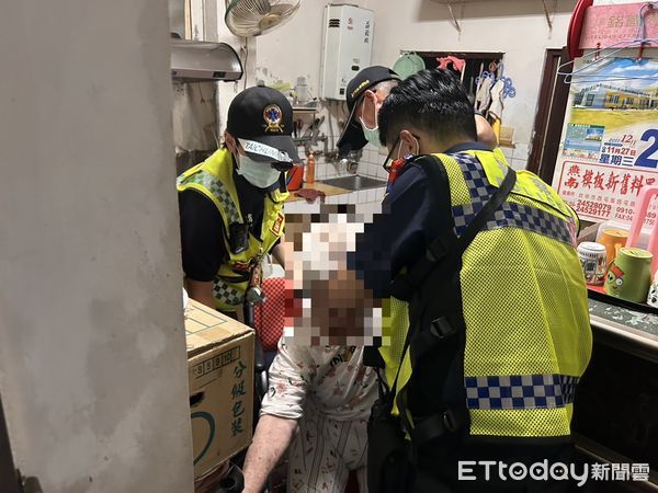 ▲▼台中市一名百歲獨居阿嬤跌坐廚房，按蜂鳴器向外求救。（圖／民眾提供，下同）