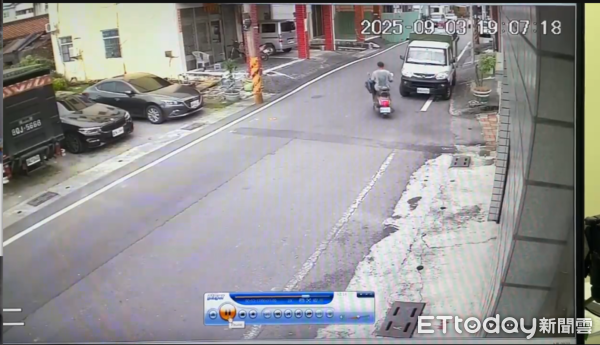 ▲竊賊偷走機車。（圖／記者陳崑福翻攝）